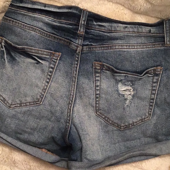 REFUGE SHORTS - Picture 3 of 3